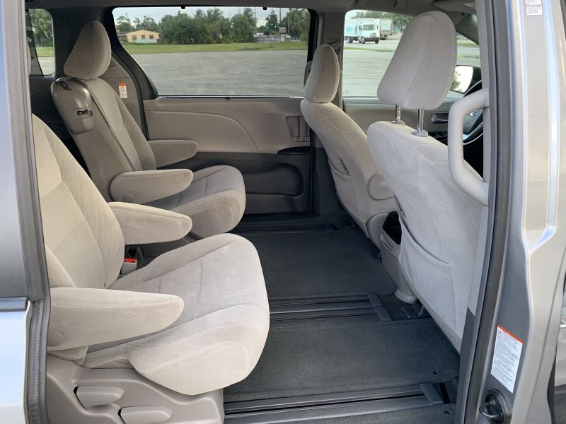 Toyota Sienna pic #1354