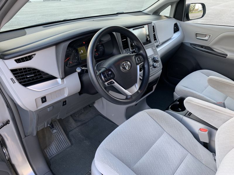 Toyota Sienna pic #1357