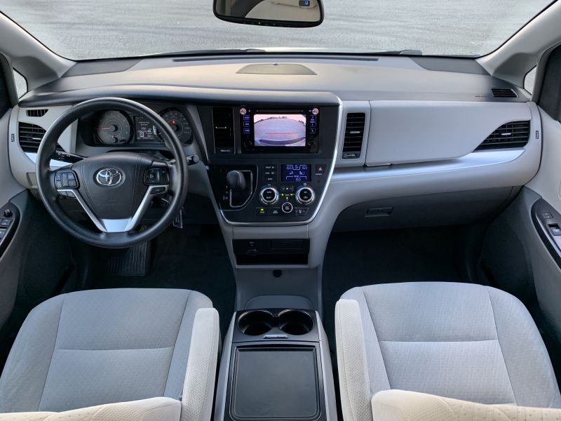 Toyota Sienna pic #1360