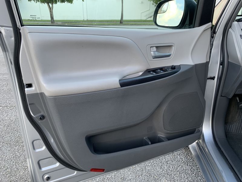 Toyota Sienna pic #1366