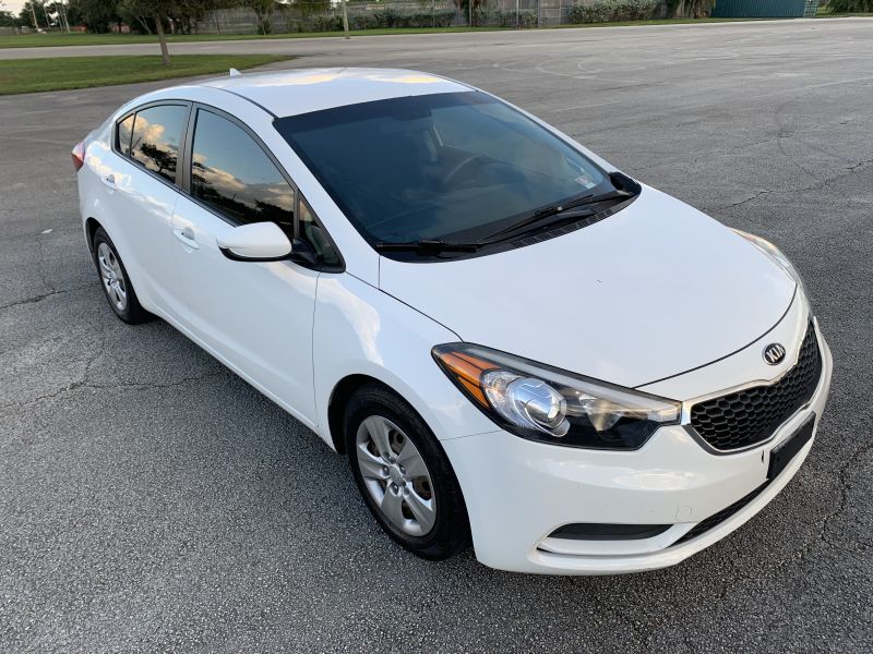 Kia Forte alquiler de coche
