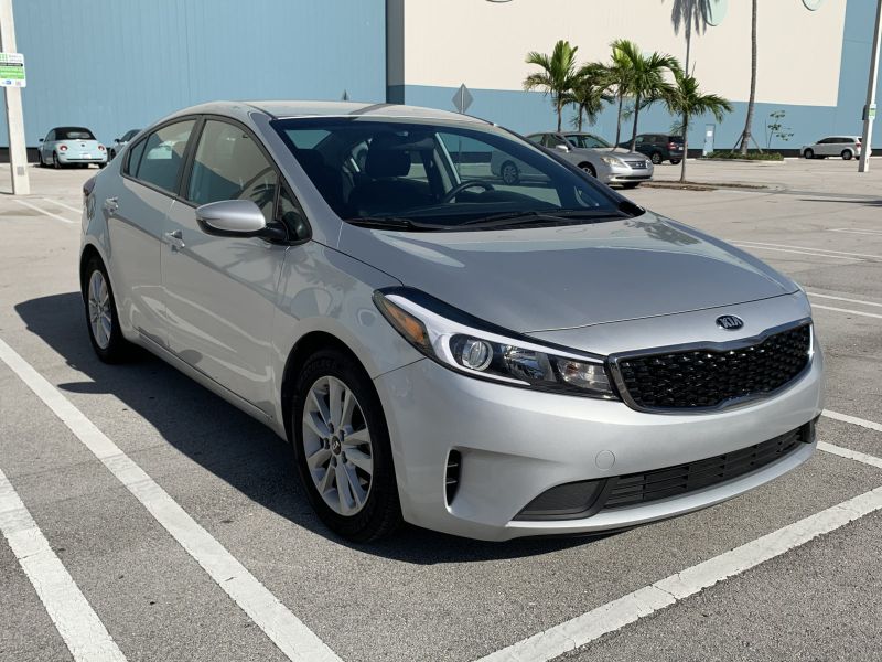 Kia Forte alquiler de coche