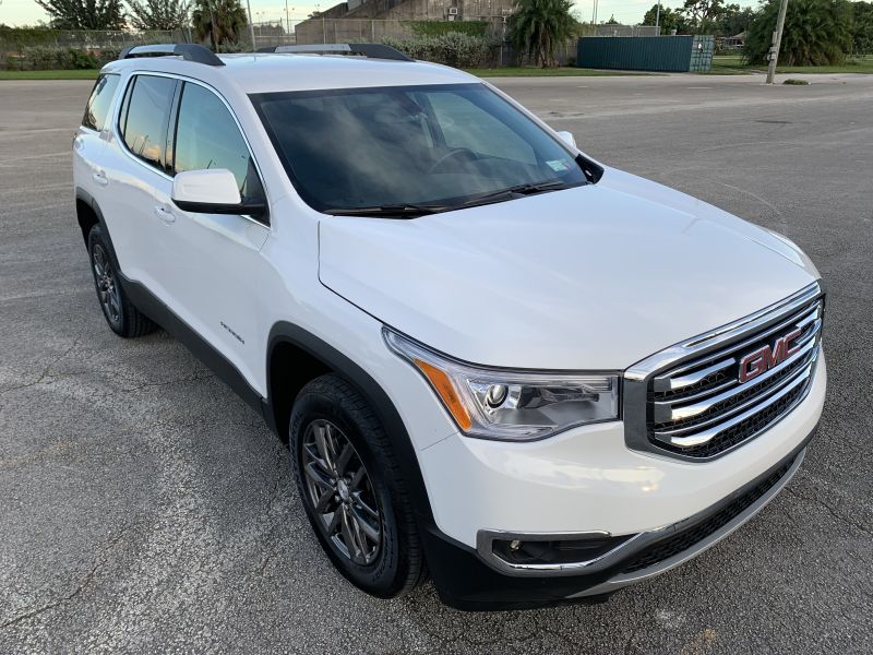 GMC Acadia a noleggio