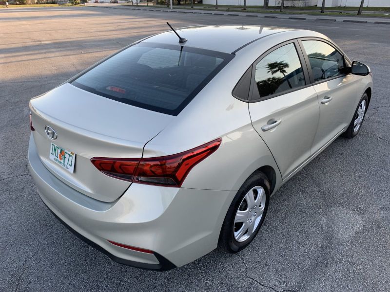 Hyundai Accent in affitto