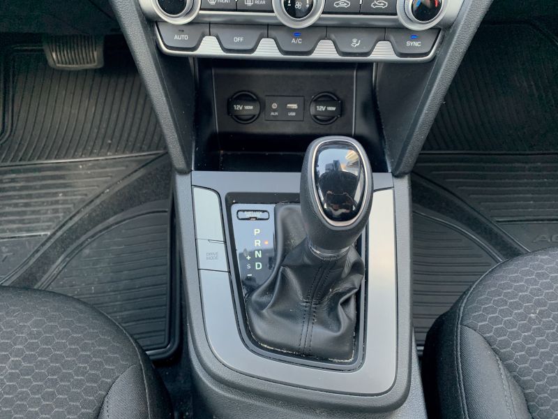 Hyundai Elantra pic #2149