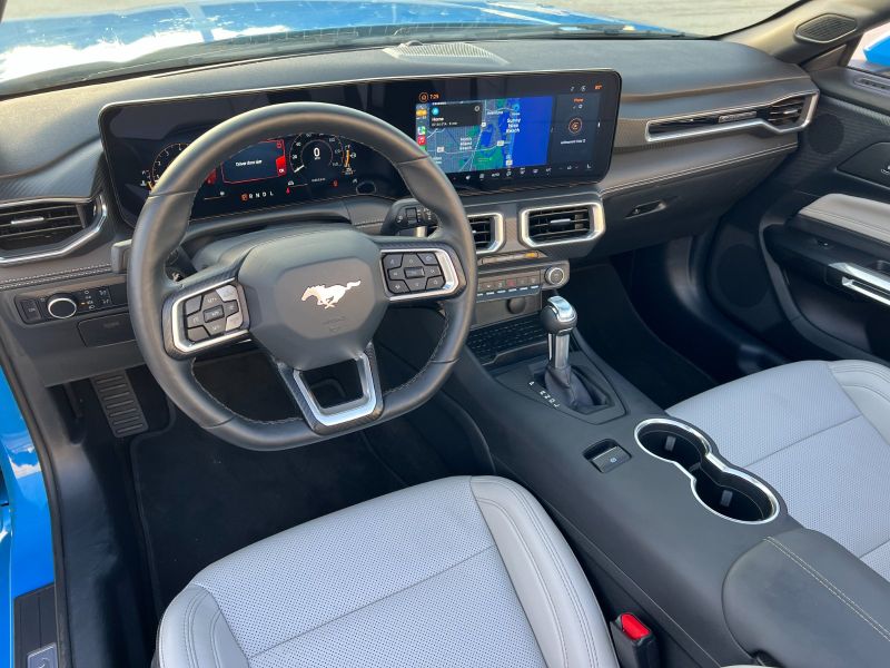 Ford Mustang pic #3235