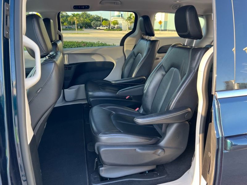 Chrysler Pacifica Hybrid pic #3367