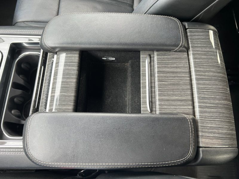 Jeep Wagoneer Series II pic #3452