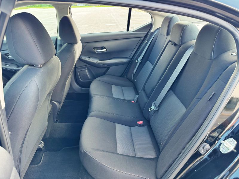 Nissan Sentra pic #3599