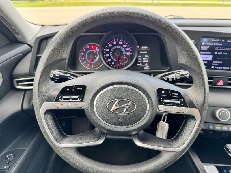 Hyundai Elantra pic #3662