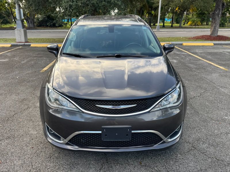 Chrysler Pacifica Touring L rental