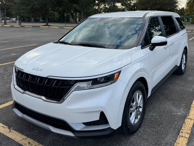 Kia Carnival long-term rental in Miami, Florida
