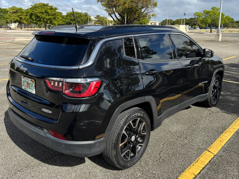 Jeep Compass zu mieten