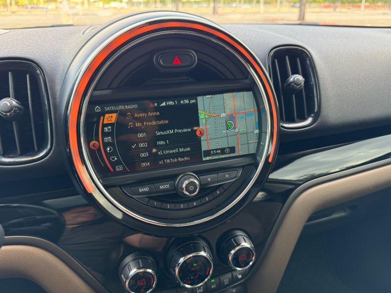 MINI Countryman Plug-In Hybrid pic #4822