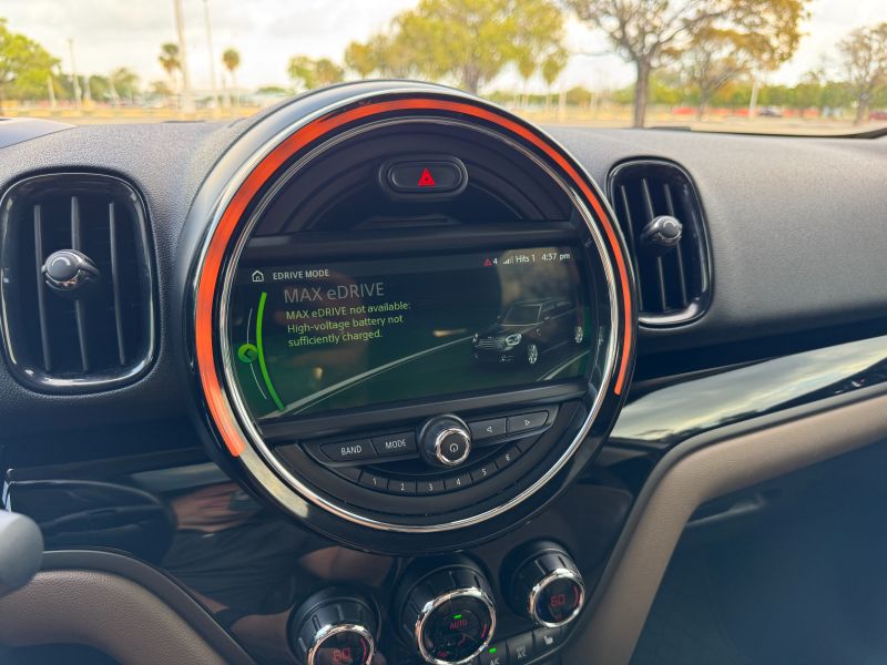 MINI Countryman Plug-In Hybrid pic #4826