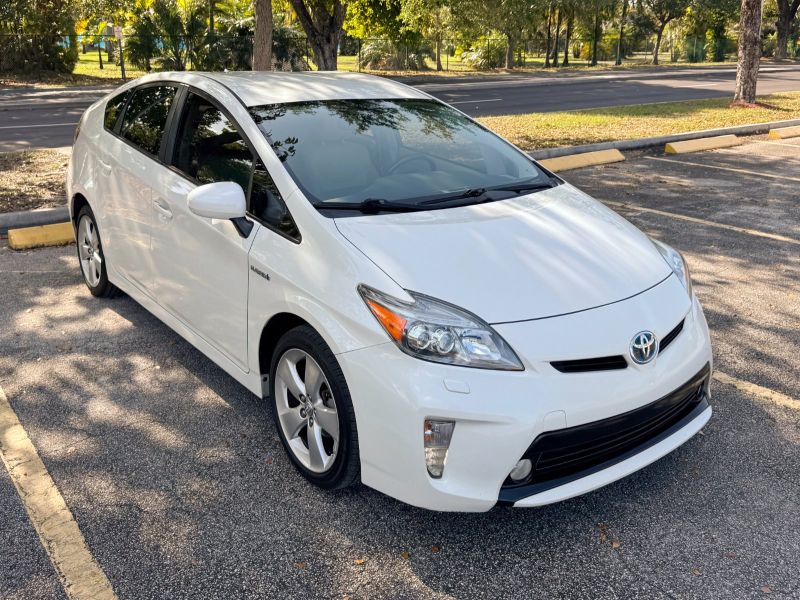 Toyota Prius Five for rent