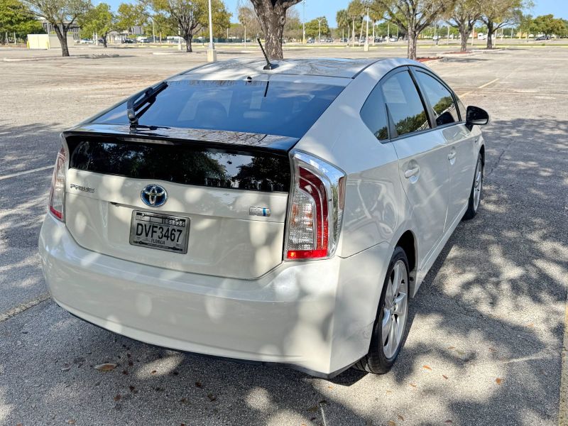 Toyota Prius Five for hire
