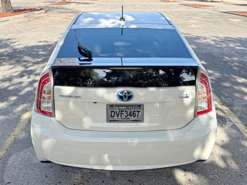 Toyota Prius Five pic #4909