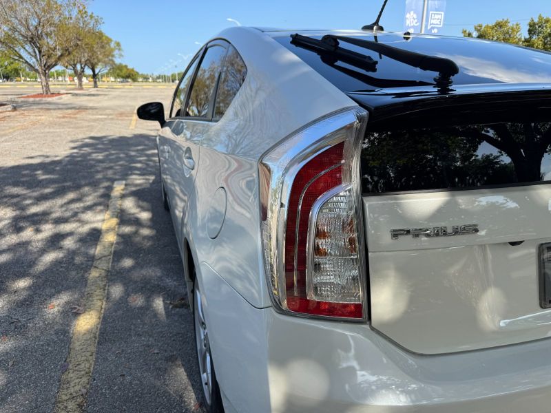 Toyota Prius Five pic #4913