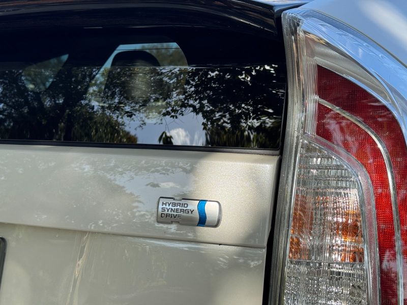 Toyota Prius Five pic #4914