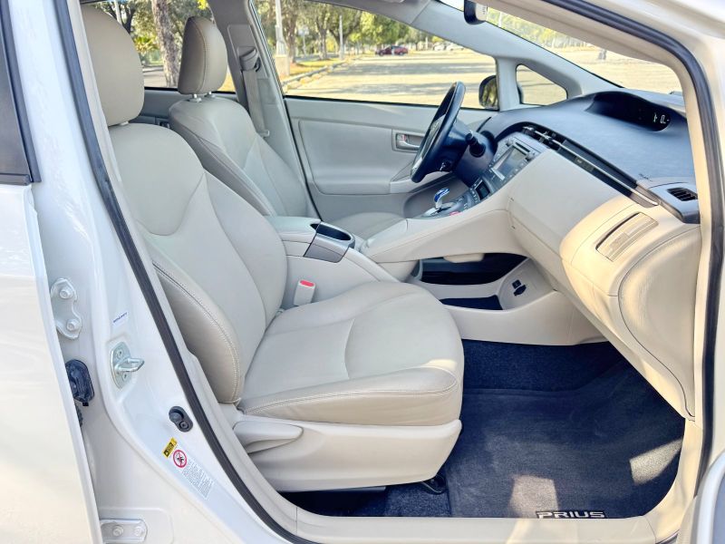 Toyota Prius Five pic #4919