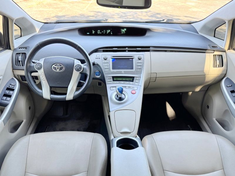 Toyota Prius Five pic #4922