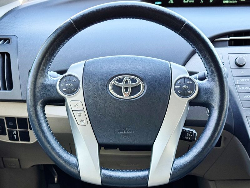 Toyota Prius Five pic #4923