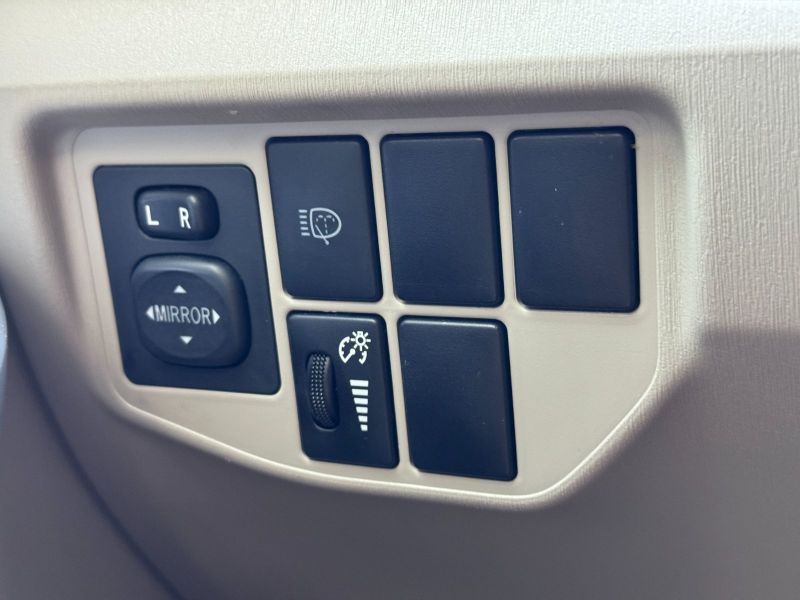 Toyota Prius Five pic #4930