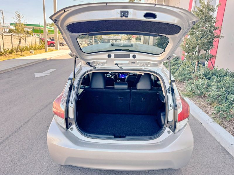 Toyota Prius C Four zu mieten