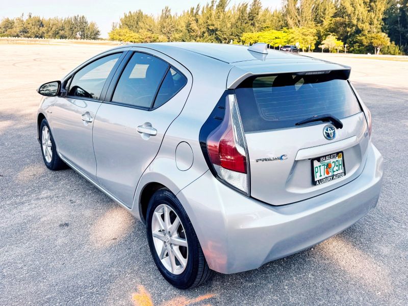 Toyota Prius C Four pic #4943