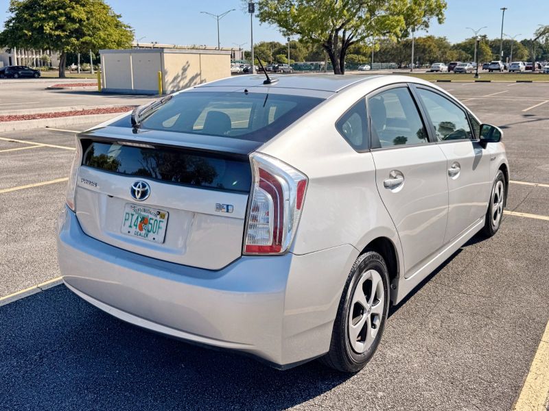 Toyota Prius Three zu vermieten