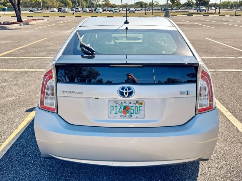 Toyota Prius Three zu mieten