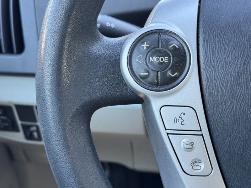 Toyota Prius Three pic #5031