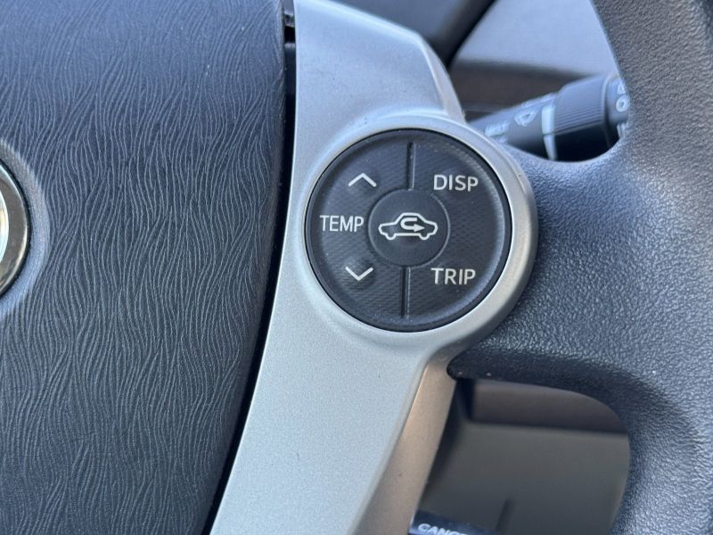 Toyota Prius Three pic #5032