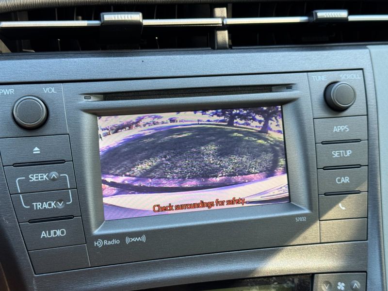 Toyota Prius Three pic #5038