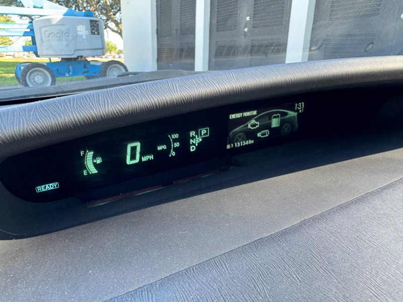 Toyota Prius Three pic #5039