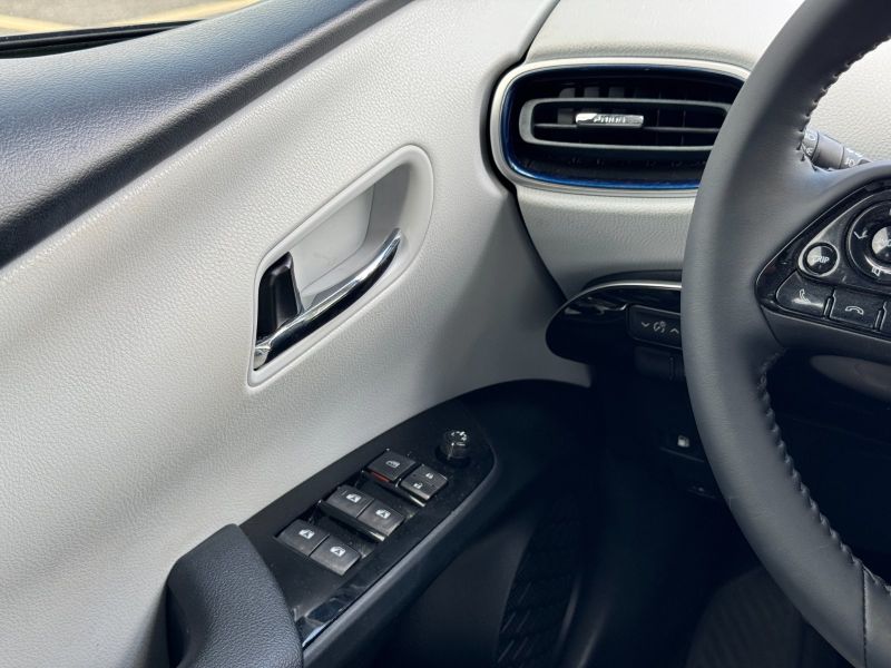 Toyota Prius Touring pic #5086