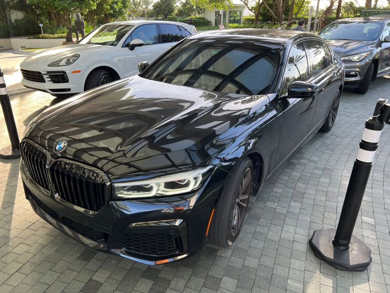 BMW 750i xDrive аренда в Майами, Флорида