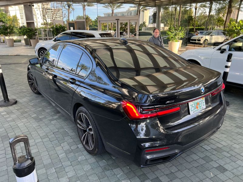 BMW 750i xDrive прокат