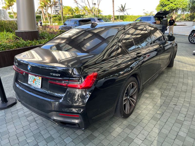 BMW 750i xDrive автопрокат