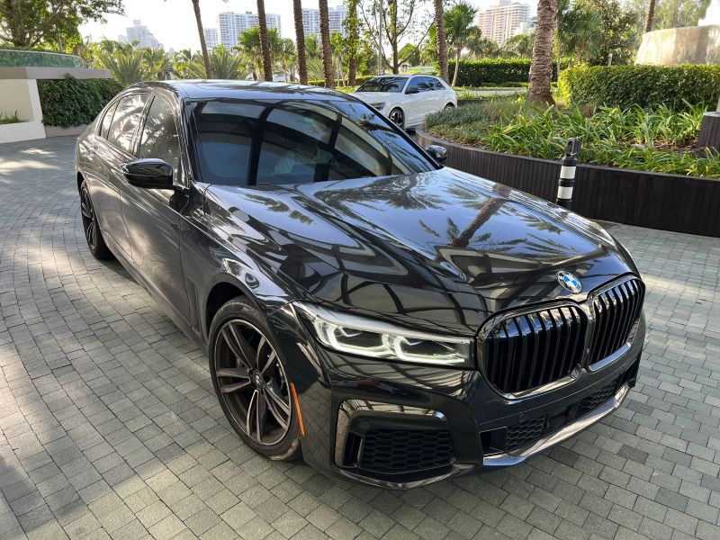BMW 750i xDrive на прокат