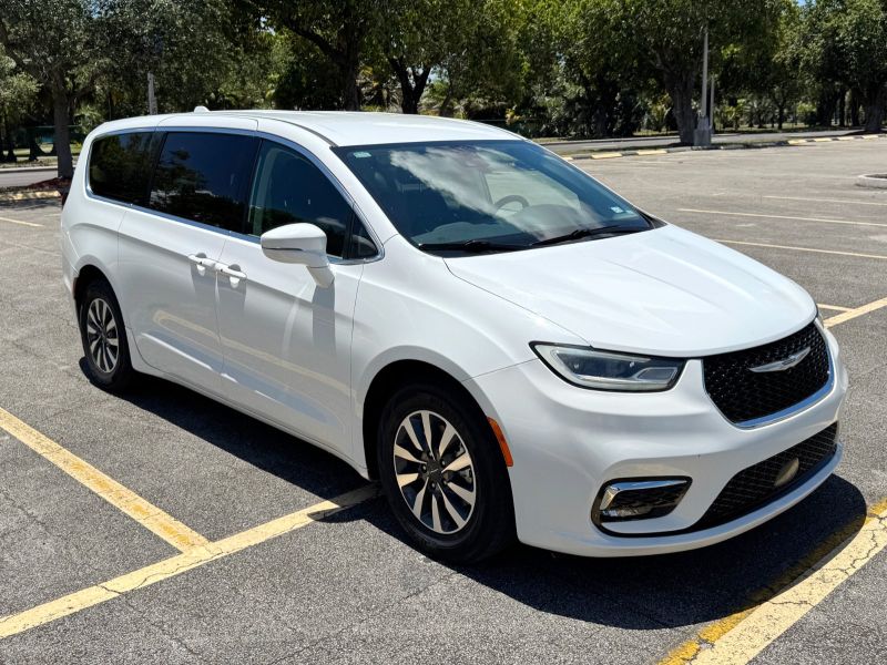 Chrysler Pacifica Hybrid rental