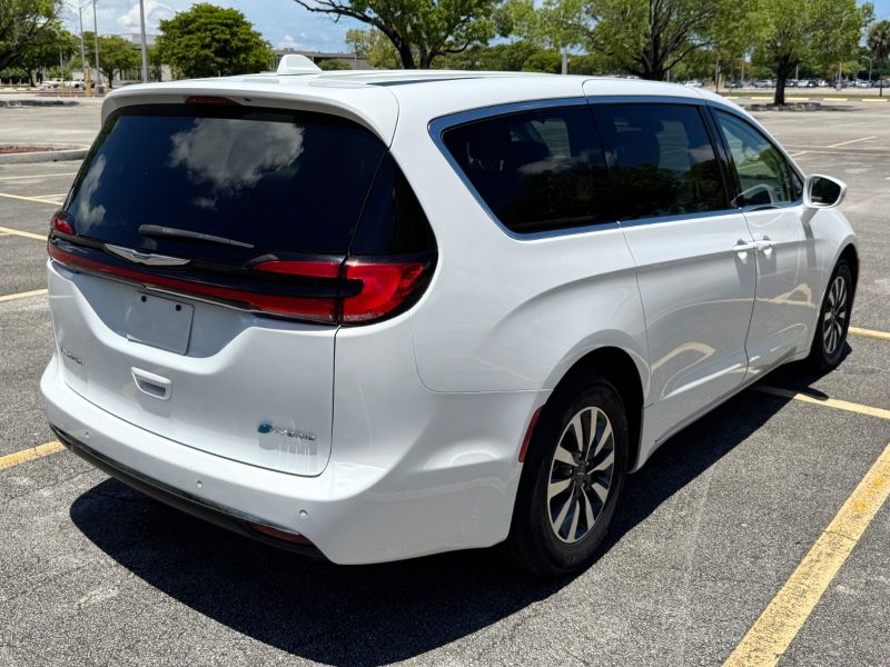 Chrysler Pacifica Hybrid for rent