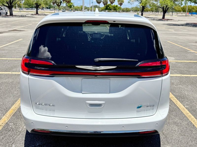 Chrysler Pacifica Hybrid for hire