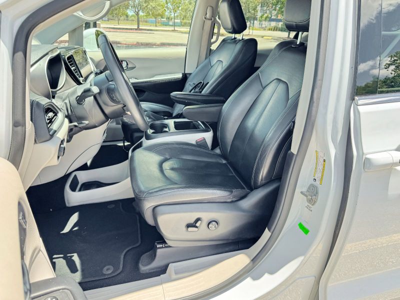 Chrysler Pacifica Hybrid pic #5211