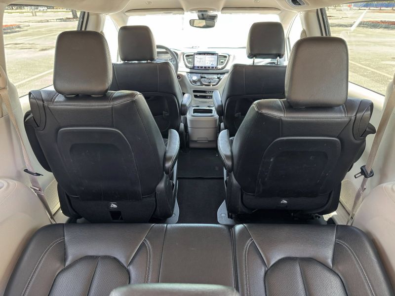 Chrysler Pacifica Hybrid pic #5215