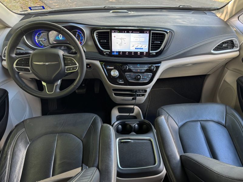 Chrysler Pacifica Hybrid pic #5219