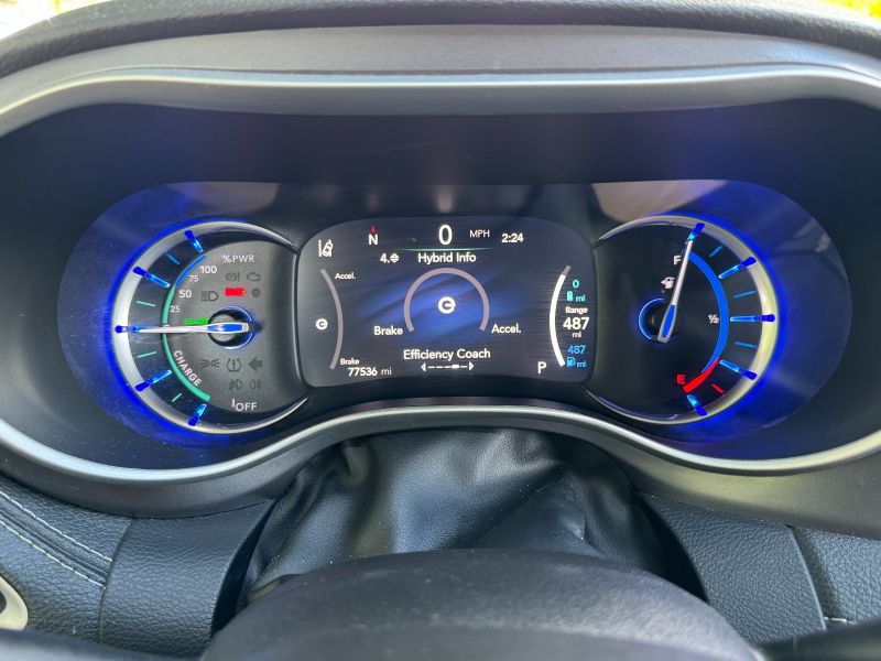 Chrysler Pacifica Hybrid pic #5223