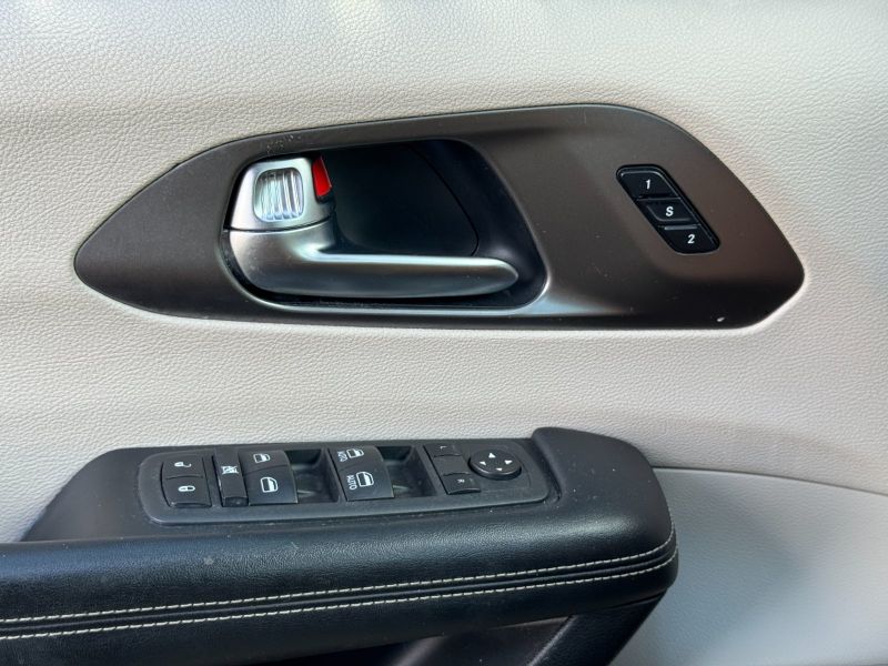 Chrysler Pacifica Hybrid pic #5228