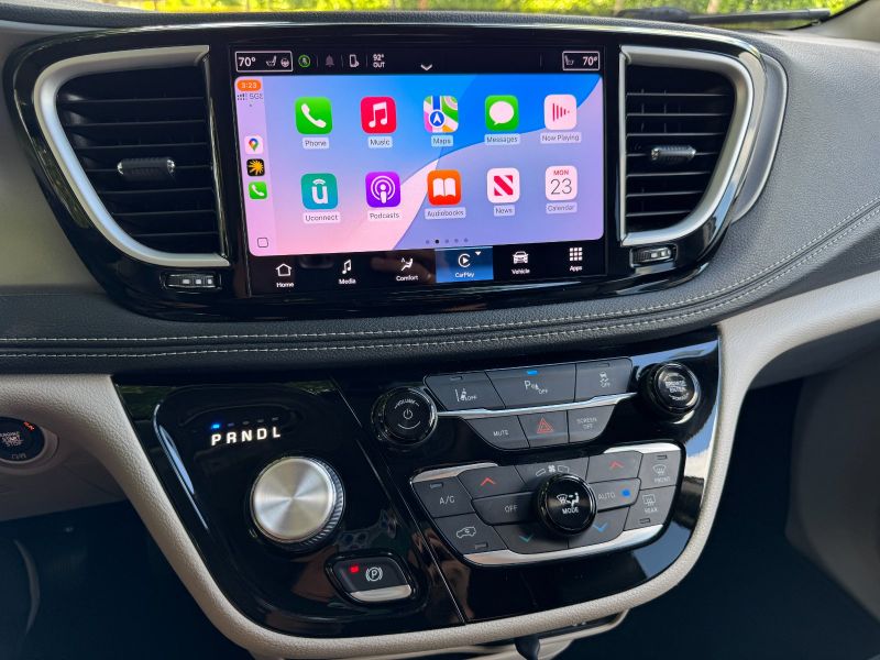 Chrysler Pacifica Hybrid pic #5236